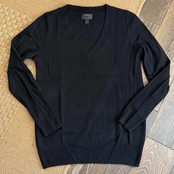 J.Crew Women’s Black 100% Italian Cashmere V-Neck Sweater— M - Picture 3 of 8